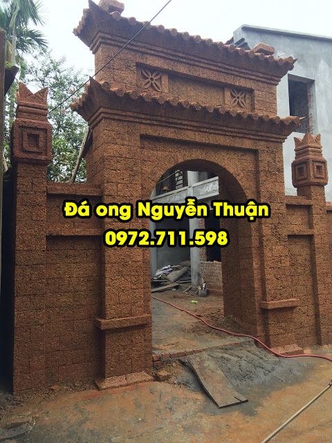 Cổng đá ong nghệ thuật với Đá ong Nguyễn Thuận